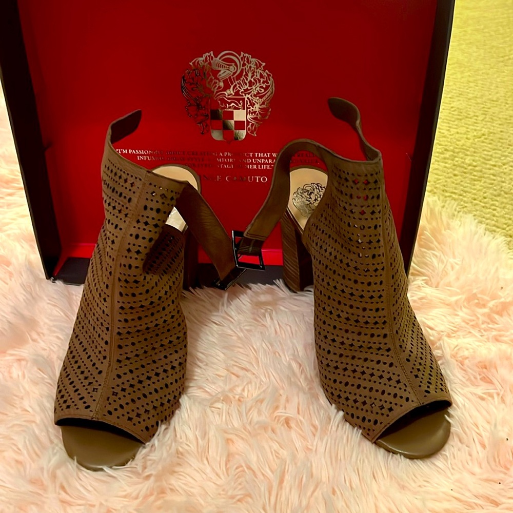 Vince Camuto sandal